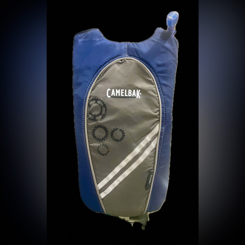 NWT Youth Size Skeeter 25 Oz Estate Blue Hydration Camelbak